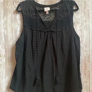 🖤3 for $20🖤Black Crocheted and Textured Tank Top
